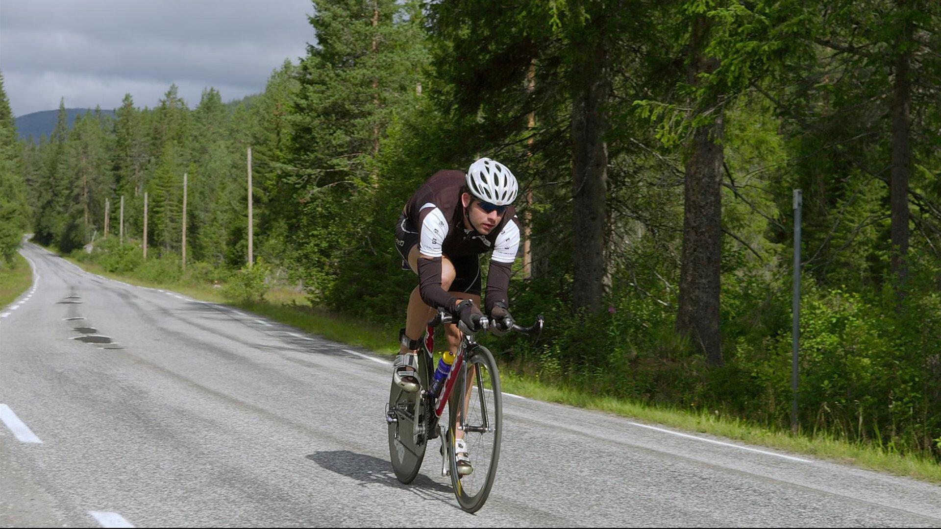 梅西再演神奇双响！单刀抢点彰显全能，153次梅开二度刷新历史